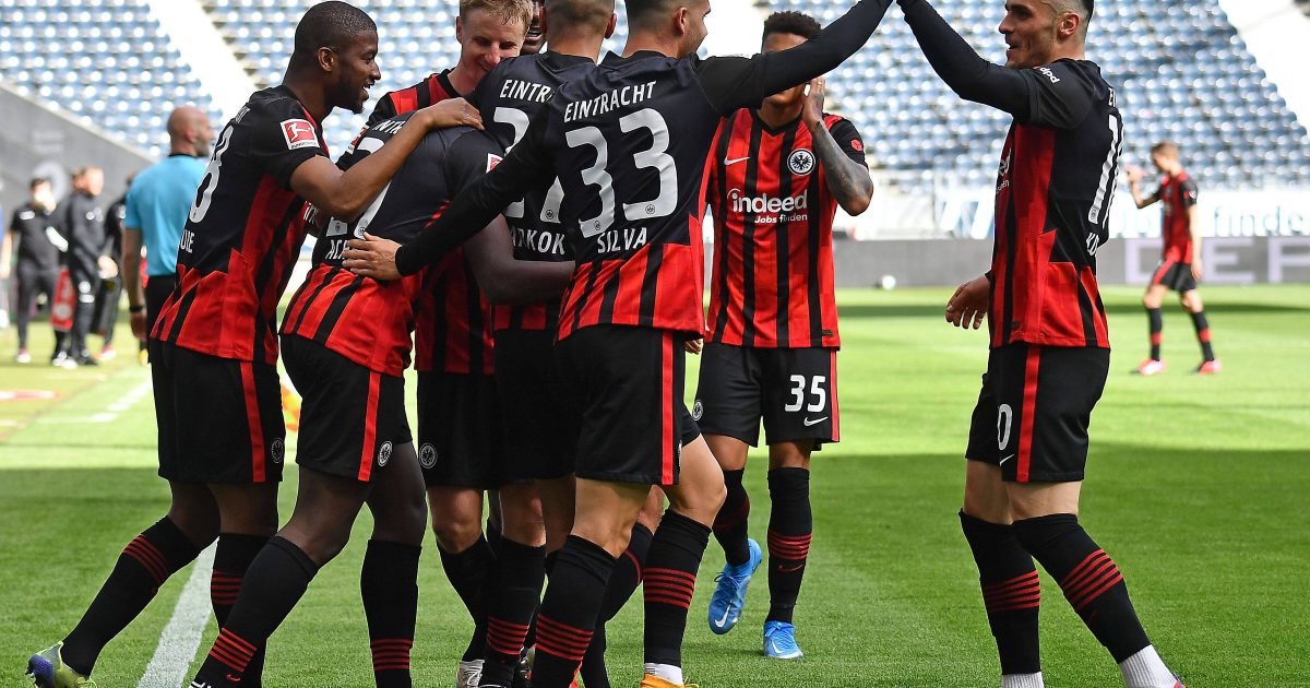  Auch im letzten Spiel gegen den SC Freiburg noch einmal erfolgreich: Top-Vorlagengeber Filip Kostic und Top-Torschütze André Silva. (Bild: imago images / Jan Huebner)