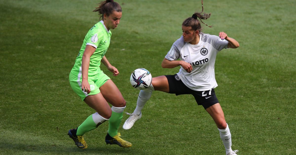  Laura Feiersinger übernahm nach der verletzungsbedingten Auswechslung von Tanja Pawollek die Kapitänsbinde und warf sich in jeden Zweikampf. (Bild: imago/Hartenfelser)