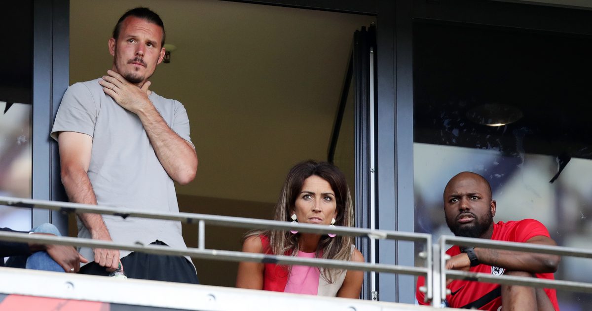  Fußballgott Alex Meier (links) ist überzeugt von den Fähigkeiten von Ali Akman und Ragnar Ache. Jetro Willems (rechts) bietet sich derweil seinem Ex-Verein Newcastle United an. (Bild: Foto Rhode)