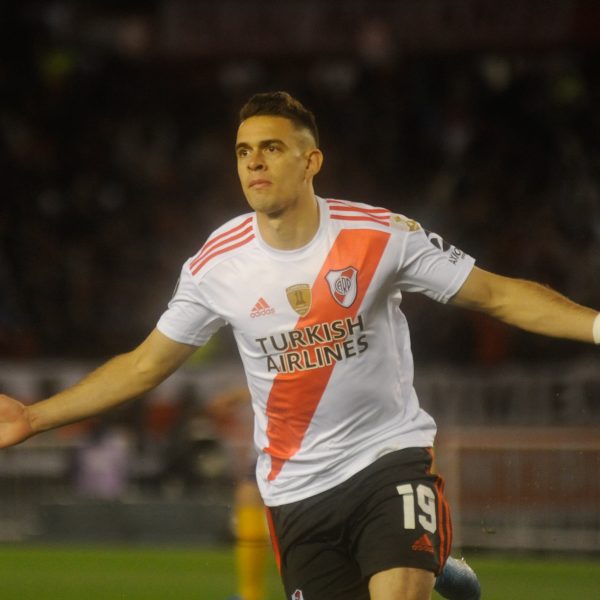  Geht er nächste Saison mit dem Adler auf der Brust auf Tore-Jagd? Santos Borré (Foto IMAGO / Fotoarena)