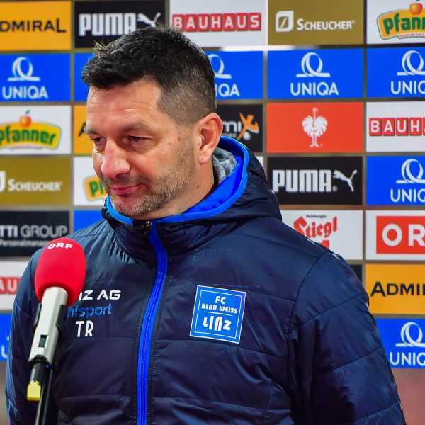  Ronald Brunmayr standen als Cheftrainer des FC Blau-Weiß Linz zu Beginn der Vorbereitung 2020/21 nur zehn Feldspieler zur Verfügung. Nun wurde er mit dem österreichischen Zweitligisten Meister und soll ins Trainerteam der SGE wechseln (Bild: IMAGO/GEPA pictures)