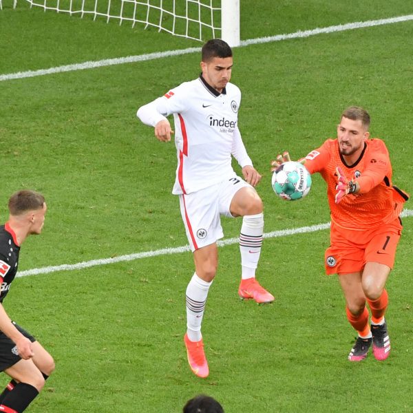  Die SGE-Spieler André Silva und Kevin Trapp sind währen der Europameisterschaft Gegner. (Bild: IMAGO / Team 2)