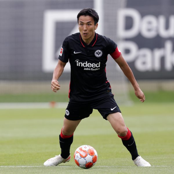  Trotz seines hohen Alters: Makoto Hasebe ist in der Abwehr eine wichtige Stütze für die Eintracht. (Bild: Heiko Rhode)