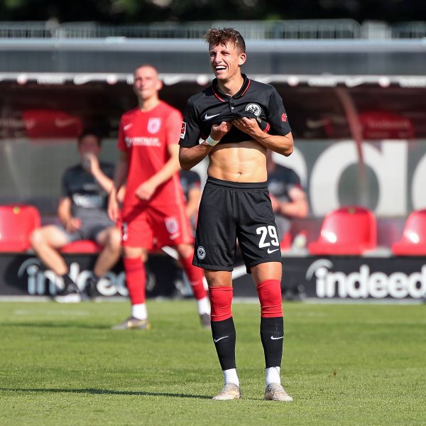  Jesper Lindström bezeichnet sich als immer fröhlicher Mensch. Körperlich müsse er allerdings zulegen, wie er sagte. (Foto: IMAGO / Jan Huebner)