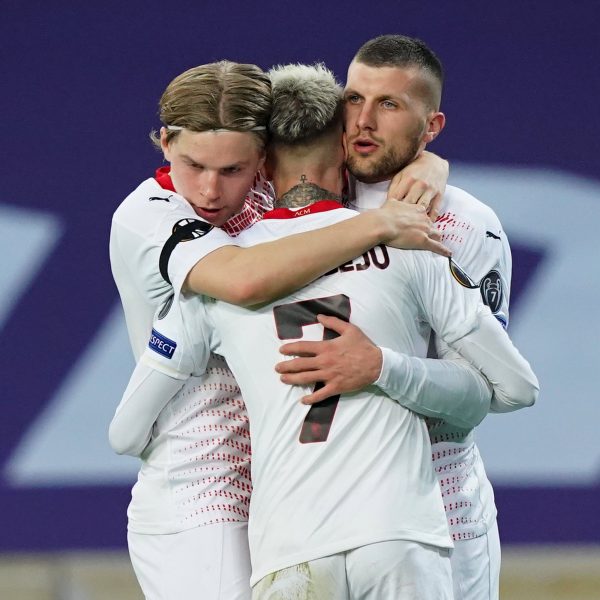  Jens Petter Hauge (links) sieht Parallelen zwischen ihm und Ante Rebic (rechts). (Bild: IMAGO / LaPresse)