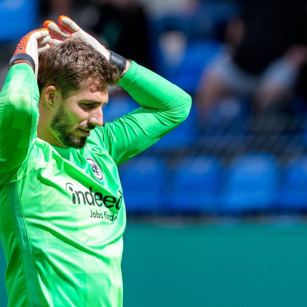  Kevin Trapp zeigte sich sehr enttäuscht nach dem Erstrunden-Aus (Bild: imago images / foto2press)