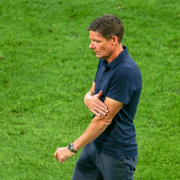  Oliver Glasner kann mit dem Saisonstart nicht zufrieden sein. (Foto: IMAGO / Eibner)