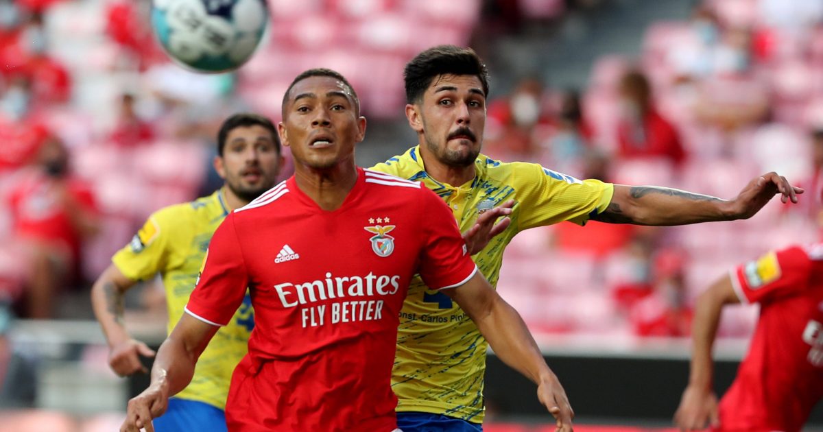  Carlos Vinicius soll ganz oben auf der Stürmerliste der SGE stehen. (Foto: IMAGO / NurPhoto)