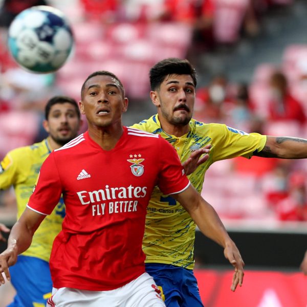  Carlos Vinicius soll ganz oben auf der Stürmerliste der SGE stehen. (Foto: IMAGO / NurPhoto)