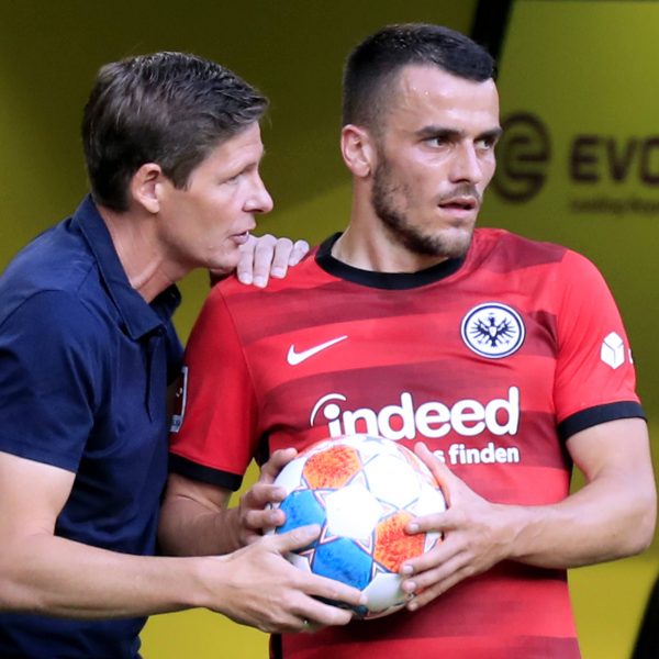  Oliver Glasner glaubt an einen Kostic-Verbleib. (Foto: IMAGO / Laci Perenyi)