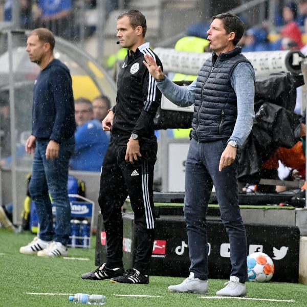  Eintracht-Trainer Oliver Glasner hat turbulente ersten Wochen am Main hinter sich und will für Ruhe sorgen. (Bild: IMAGO / Ulrich Hufnagel)