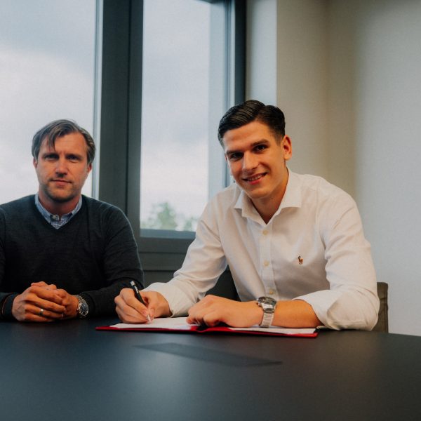  In zwei Jahren wird Igor Matanovic den Adler auf der Brust tragen. Die Weichen dafür wurden heute gestellt. (Foto: Eintracht Frankfurt)