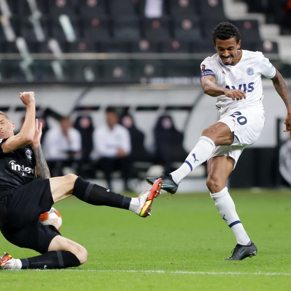  Kristijan Jakic (li.) soll langfristig bei der SGE unterschreiben. (Bild: Heiko Rhode)
