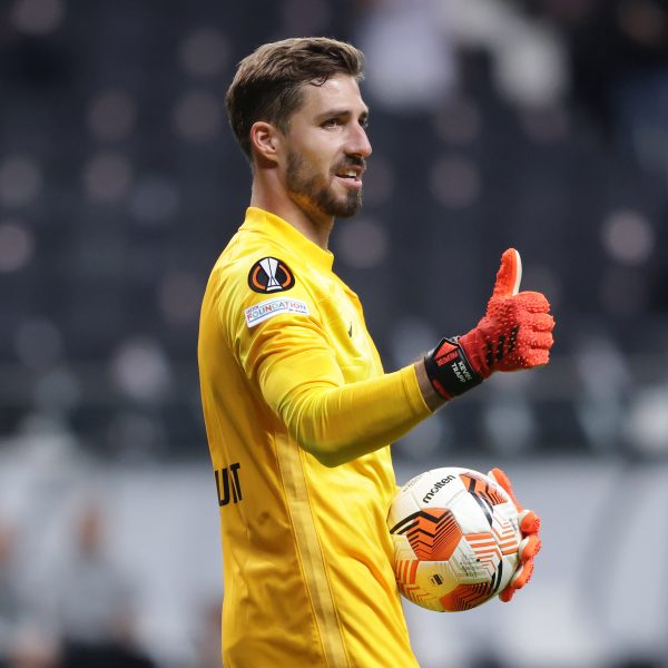  Kevin Trapp hielt in der Nachspielzeit den Punkt für die SGE fest. (Bild: Heiko Rhode)
