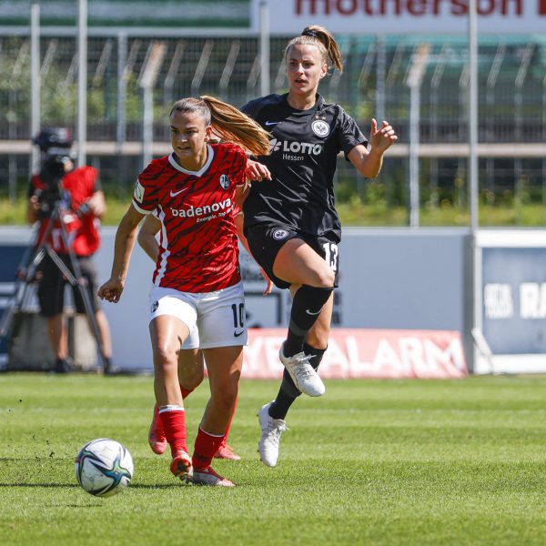 Keine einfache erste Hälfte für die Eintracht in Freiburg. (Bild: IMAGO / Beautiful Sports)
