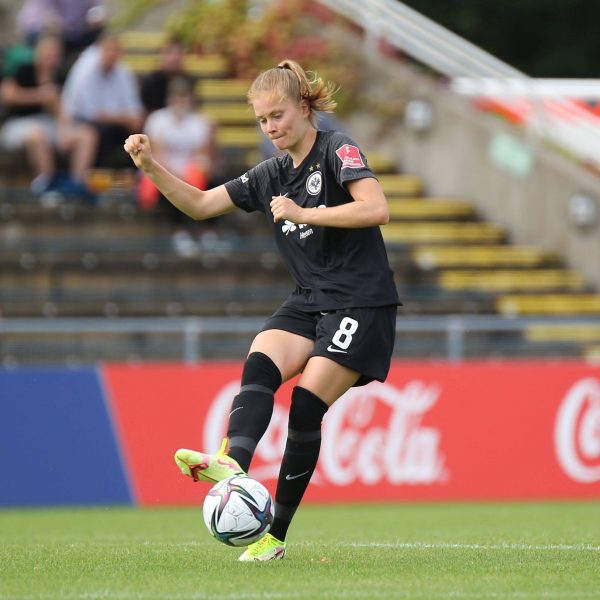  Nationalspielerin Sjoeke Nüsken will mit der SGE wieder ins Pokalfinale. (Bild: IMAGO / Hartenfelser)