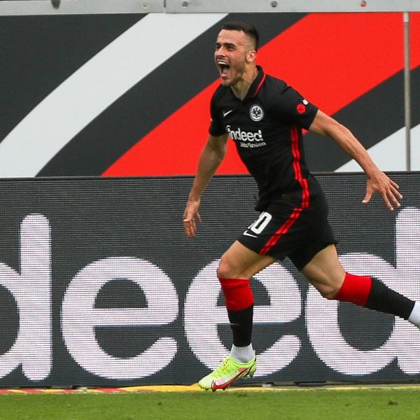  Filip Kostic bejubelt das 1:0 der SGE (Foto: IMAGO images / osnapix)