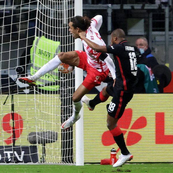  Mit dem Gesäß erzielte Poulsen den Leipziger Treffer. (Foto: Heiko Rhode)