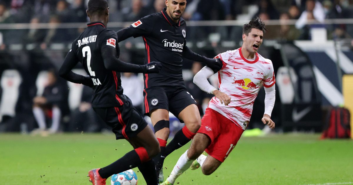  Aymen Barkok (Mitte) war gegen Leipzig noch einer der besten Frankfurter. (Bild: Heiko Rhode)