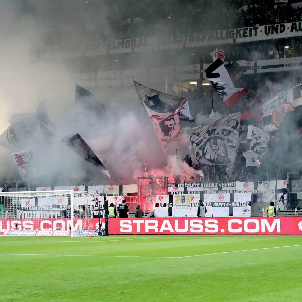  Auch gegen die Hertha bleiben die Ultras Frankfurt zuhause. (Bild: IMAGO / osnapix)