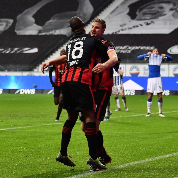  Könnten auch morgen wieder gemeinsam jubeln: Almamy Toure und Martin Hinteregger (Quelle: IMAGO / Jan Huebner)