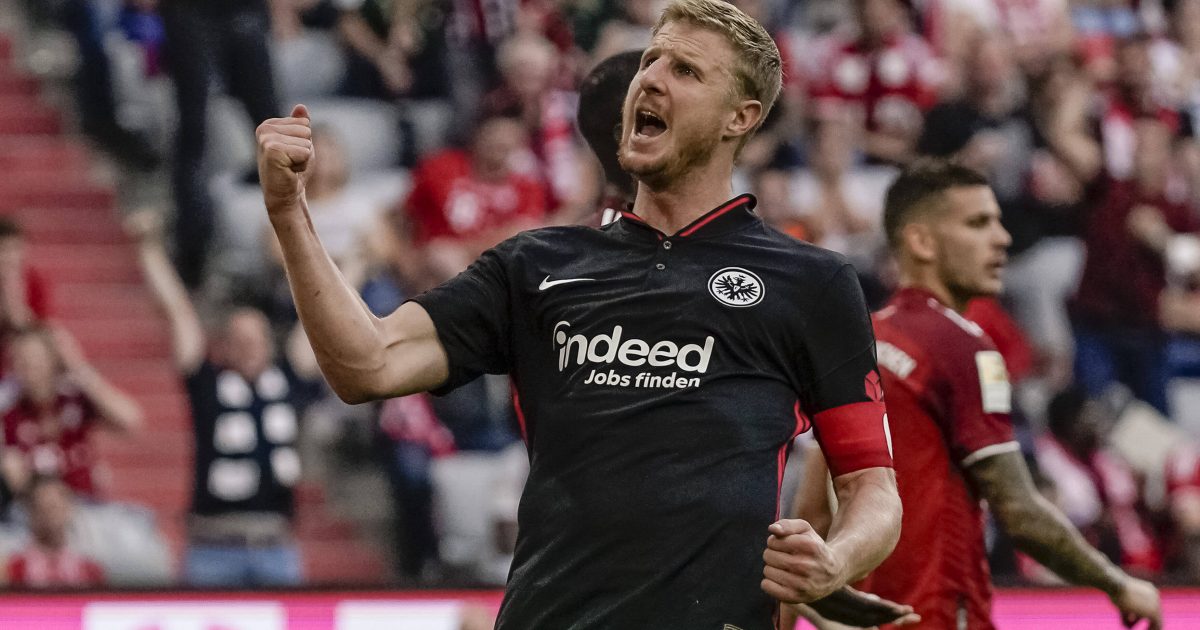  Martin Hinteregger antwortet den Bayern. (Foto: IMAGO / Schiffmann)