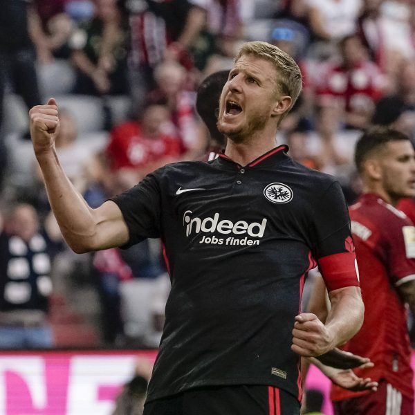  Martin Hinteregger antwortet den Bayern. (Foto: IMAGO / Schiffmann)