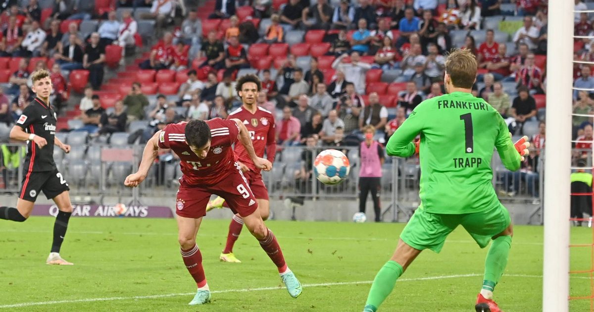  Lewandowski hatte am Sonntagabend gegen Trapp keine Chance. (Bild: IMAGO images / Sven Simon)