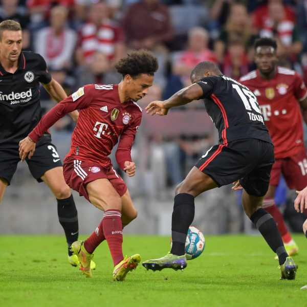  In dieser Situation bekam Touré gegen den FC Bayern einen Schlag auf den Fuß ab. (Foto: IMAGO / Passion2Press)