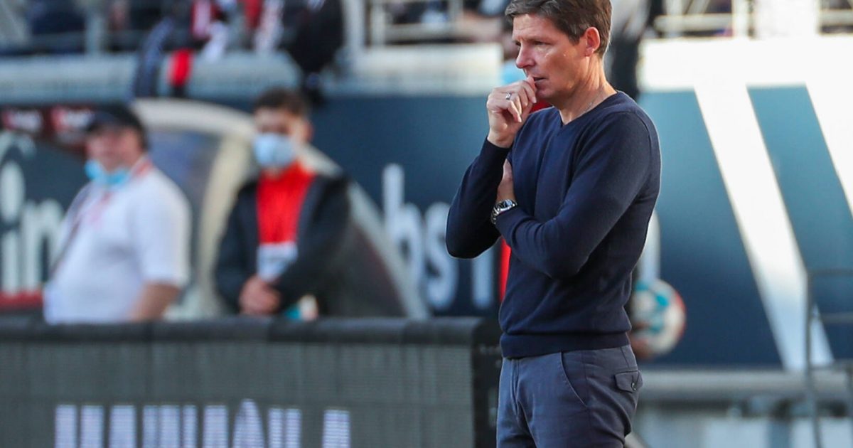 Muss SGE-Coach Oliver Glasner einen strengeren Ton an den Tag legen? (Bild: IMAGO / osnapix)