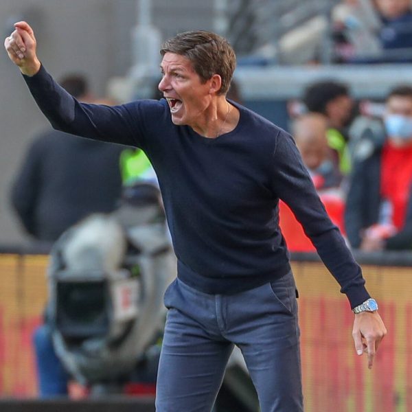  Oliver Glasner verzweifelte an seinen Spielern. Seine Spielidee ist bisher weiter nicht erkennbar und die SGE hat große Probleme in der Offensive. (Bild: imago images / osnapix)