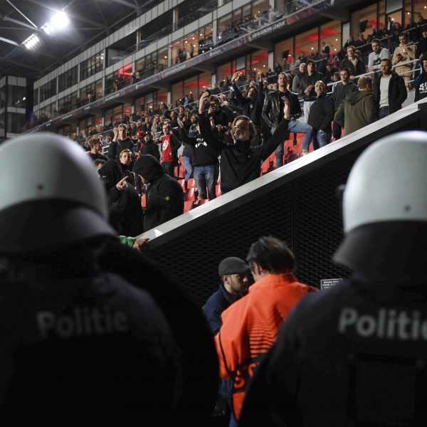  Im Hinspiel kam es im Stadion und der Stadt zu Zwischenfällen beider Fanlager. (Foto: IMAGO / Panoramic International)