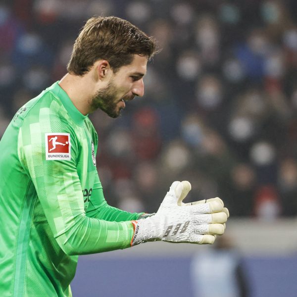  Erneut kann sich die Eintracht bei Kevin Trapp bedanken - Der Rückhalt sicherte den Sieg in Freiburg (Bild: IMAGO images/ Beautiful Sports)