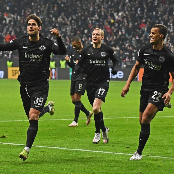  Dank ihrer vielen Last-Minute-Treffer hat die Eintracht acht Punkte mehr geholt. (Bild: IMAGO / Jan Huebner)