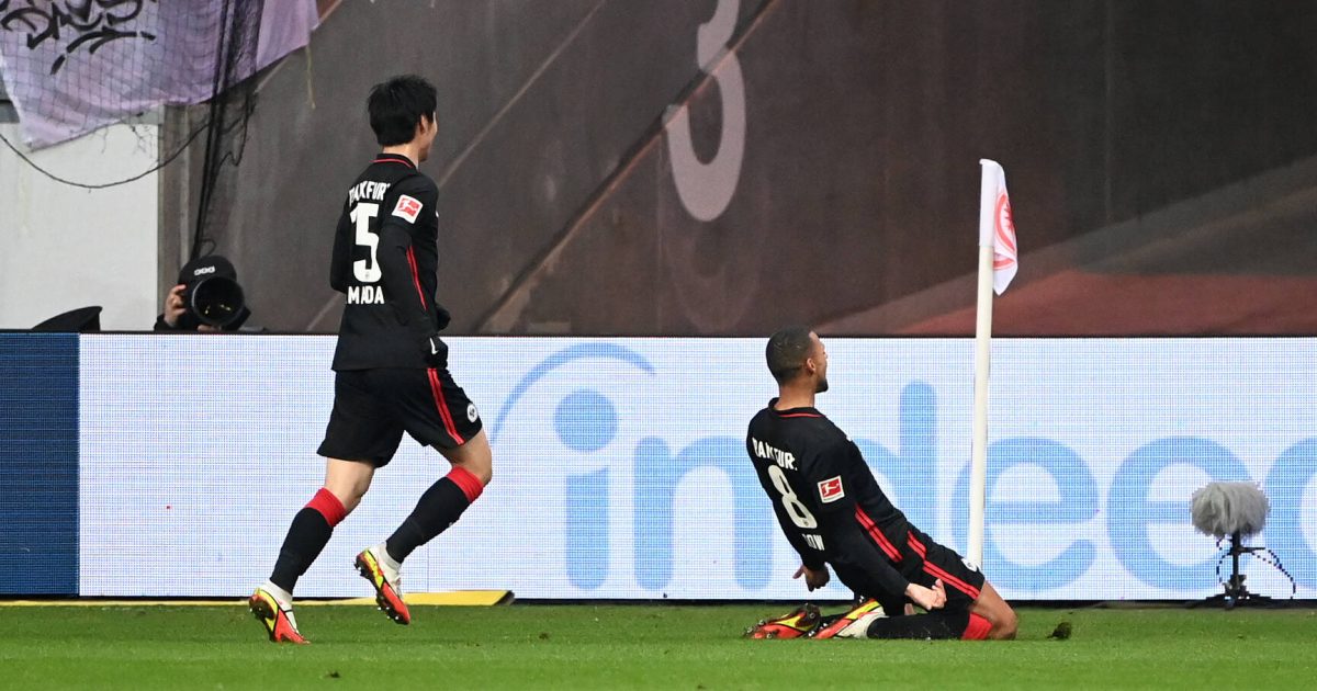 Die Eintracht jubelt über das 1:0 durch Djibril Sow. Foto: IMAGO / Matthias Koch