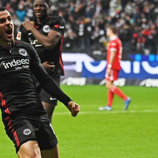  Filip Kostic lässt seinen Jubel nach dem Siegtreffer freien Lauf (Bild: IMAGO images / Jan Huebner)