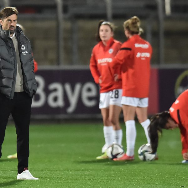  Grübelt noch über seine Startelf gegen Potsdam: Niko Arnautis (links). (Bild: IMAGO / Fotografie73)