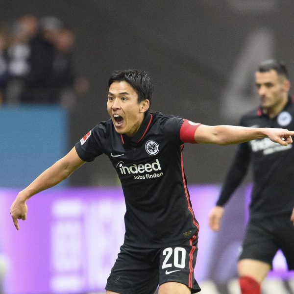  Makoto Hasebe dirigiert derzeit die Frankfurter Hintermannschaft - Mit Erfolg (Foto: IMAGO / Sven Simon)