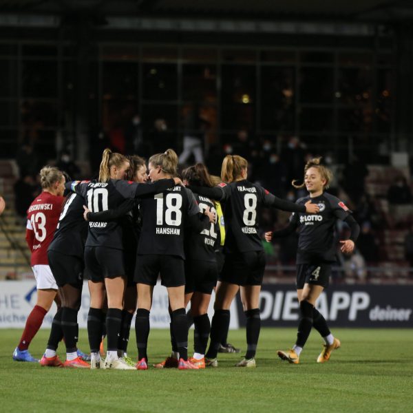  Die SGE-Frauen spielen eine ausgezeichnete Hinrunde. (Bild: IMAGO / Hartenfelser)