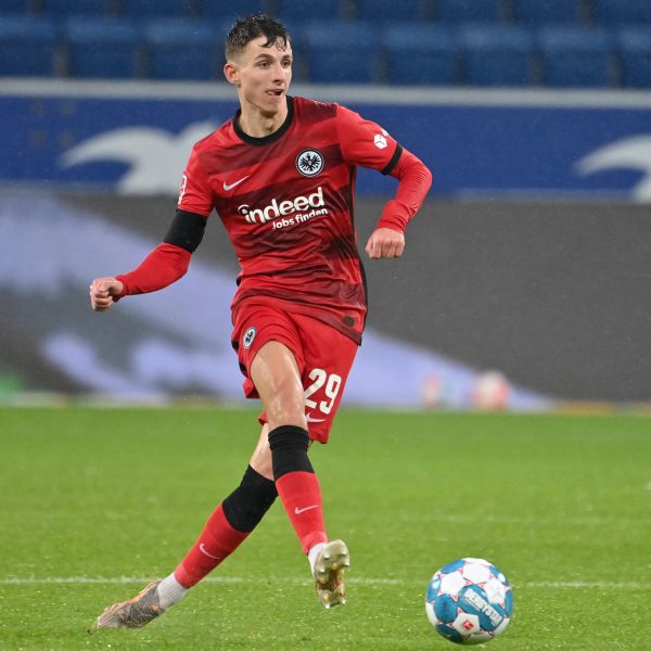  Jesper Lindström zeigt klar aufsteigende Form. (Foto: IMAGO / Sven Simon)