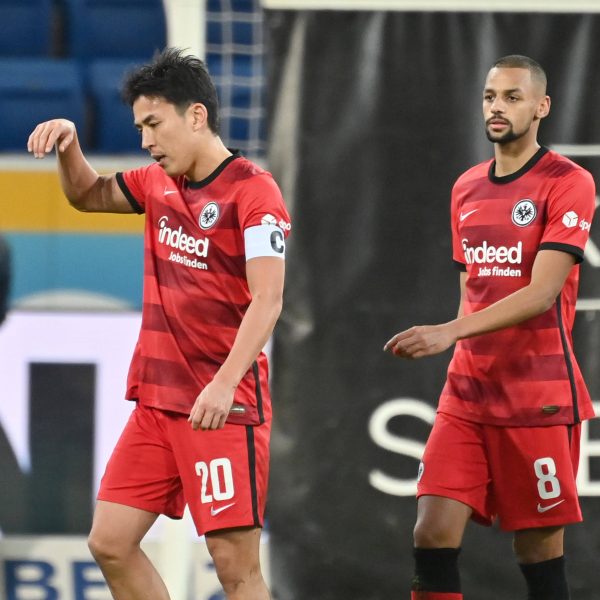  Große Enttäuschung nach der Partie bei Makoto Hasebe und Djibril Sow. In der Partie gegen Hoffenheim war mehr für die Hessen drin. (Bild: imago images / Sven Simon)