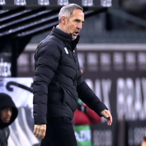  Hütter hat ein Frankfurt nicht mehr viele Freunde. (Foto: IMAGO / Laci Perenyi)Ab