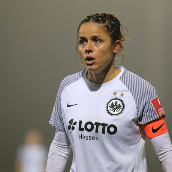  Laura Feiersinger ist seit dieser Saison eine von zwei Vize-Kapitäninnen der SGE. (Bild: IMAGO / Hartenfelser)