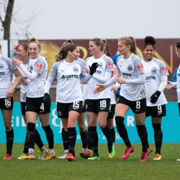  Die Eintracht-Frauen bescheren sich mit einem Sieg. (Bild: IMAGO / Eibner)