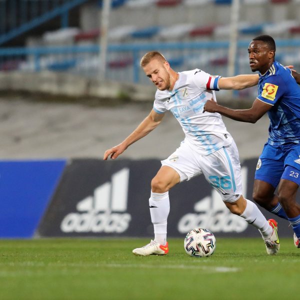  Die Verpflichtung von Hrvoje Smolcic (weißes Trikot) soll kurz bevor stehen. (Bild: IMAGO / Pixsell)