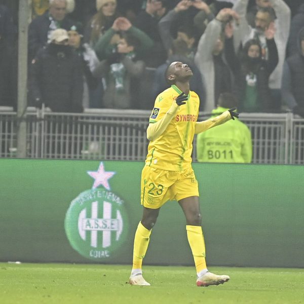  Statt gelbe, trägt Kolo Muani sehr wahrscheinlich ab Sommer 2022 schwarz-weiß-rote Farben. (Bild: IMAGO / PanoramiC)