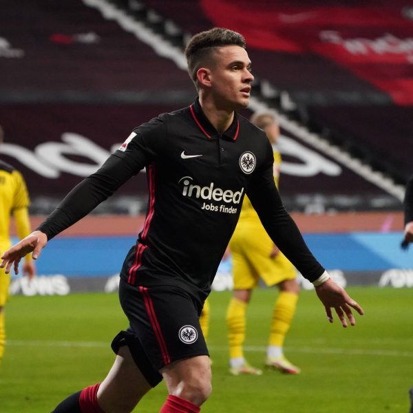  Brachte die SGE mit seinem Soppelpack in Führung: Rafael Santos Borré. Foto: IMAGO / Schüler