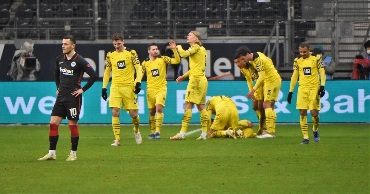  Große Enttäuschung bei Filip Kostic. Die Eintracht hat das Spiel nach 2:0-Führung tatsächlich noch aus der Hand gegeben und steht am Ende trotz starkem Spiel ohne Punkte da. (Bild: imago images / Hartenfelser)