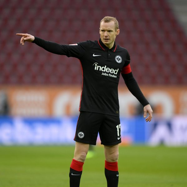  Kapitän Sebastian Rode legte in Augsburg einen starken Auftritt hin(Bild: IMAGO images / MIS)