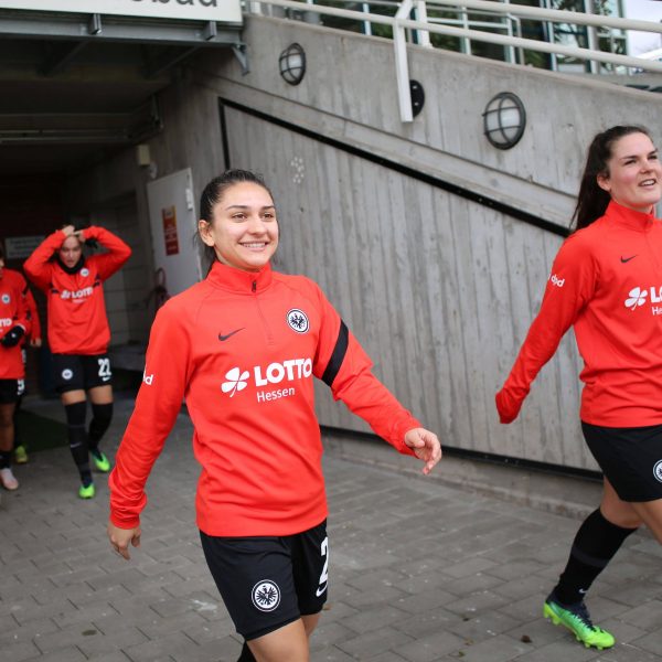  Die SGE-Frauen starten am Sonntag in die Rückrunde. (Bild: IMAGO / Hartenfelser)